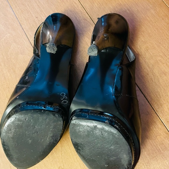 Only have been worn few times, very clean, small damage on hills look at pic 3 - Picture 4 of 4